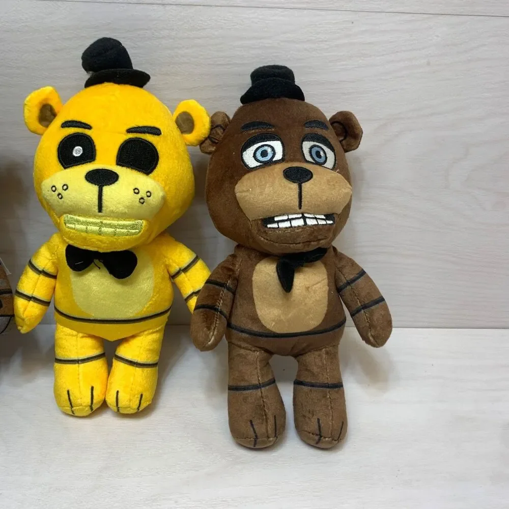Lot x 3 Five Nights At‎ Freddy's 10 years 8
